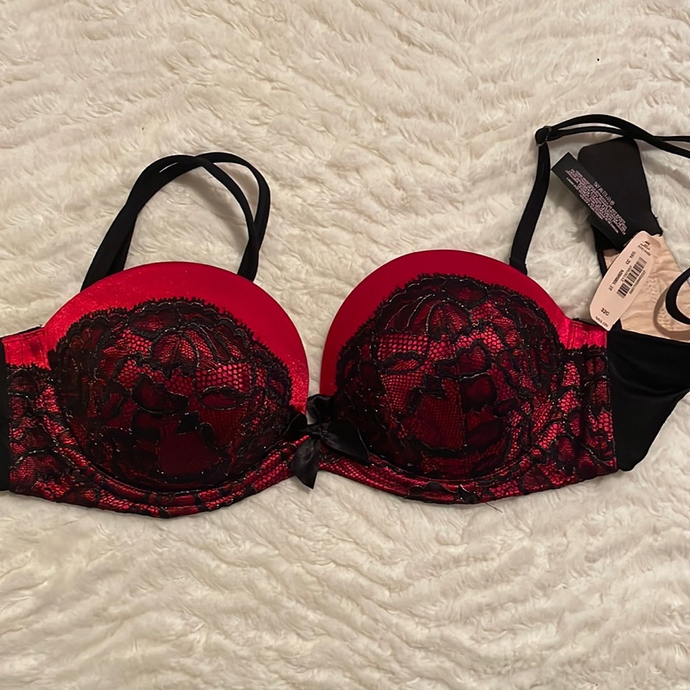 Victoria’s Secret red w/ black lace push up bra 32C